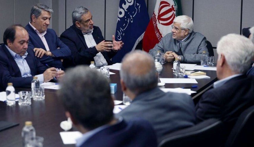 عارف: صنعت نفت در دوران جنگ درخشان ظاهر شد