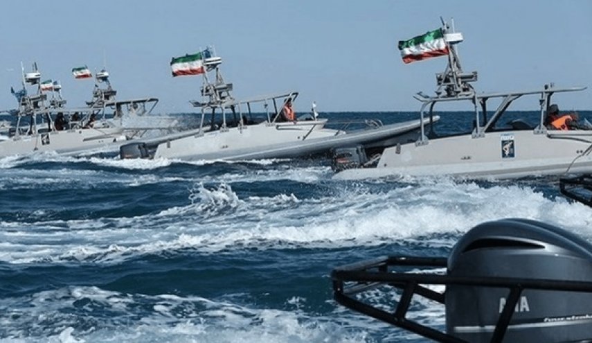 معاون نیروی دریایی سپاه: تحرکات را با دقت زیرنظر داریم