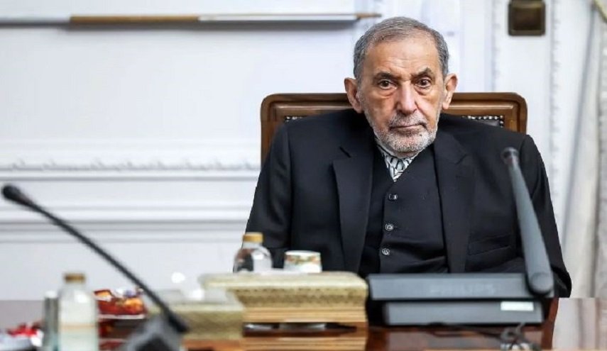 ولایتی: تهدیدات ترامپ افتادن وی در تله راهبردی با طناب 