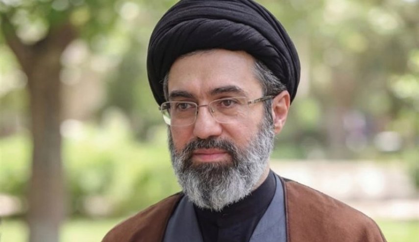 ابلاغ پیام رهبر انقلاب به خانواده شهدای مدرسه شجره طیبه میناب
