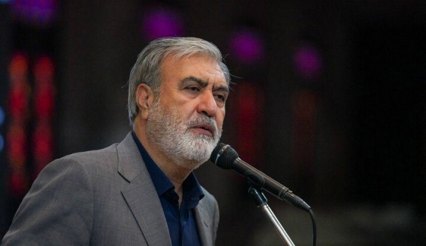 عزیزی: رئیس جمهور آمریکا راهی جز لفاظی ندارد