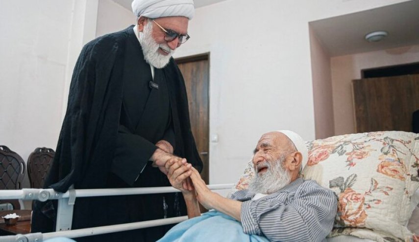 عیادت حجت‌ الاسلام مروی به نمایندگی از رهبر انقلاب از حجت الاسلام راشد یزدی