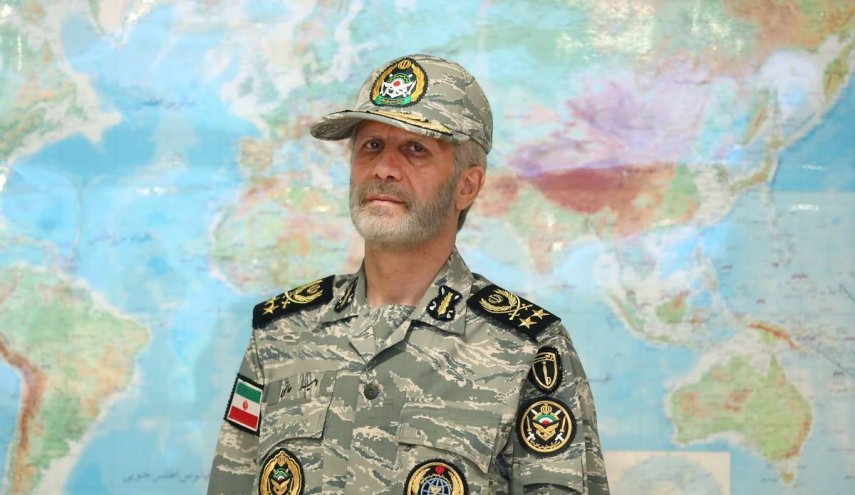 فرمانده کل ارتش: ملت ایران تسلیم شدنی نیست

