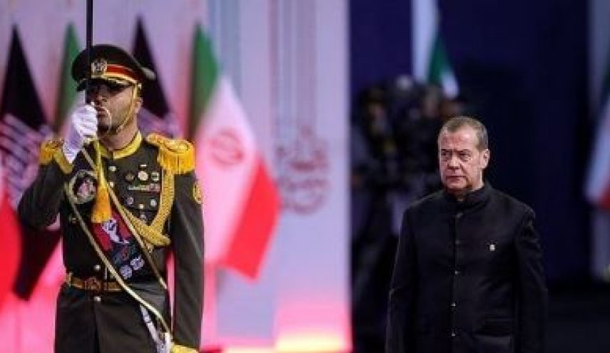 مدودف: ایران سلاحی قدرتمندتر از تنگه هرمز در اختیار دارد