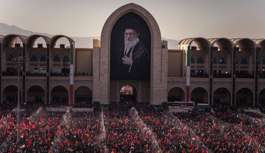 آخرین وداع؛ اشک و دلدادگی در آیین اقامه نماز بر پیکر امام مجاهد شهید