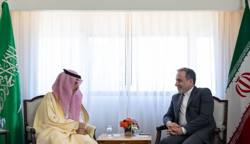 بن فرحان يؤكد لعراقجي حرص بلاده على إحلال الأمن والاستقرار