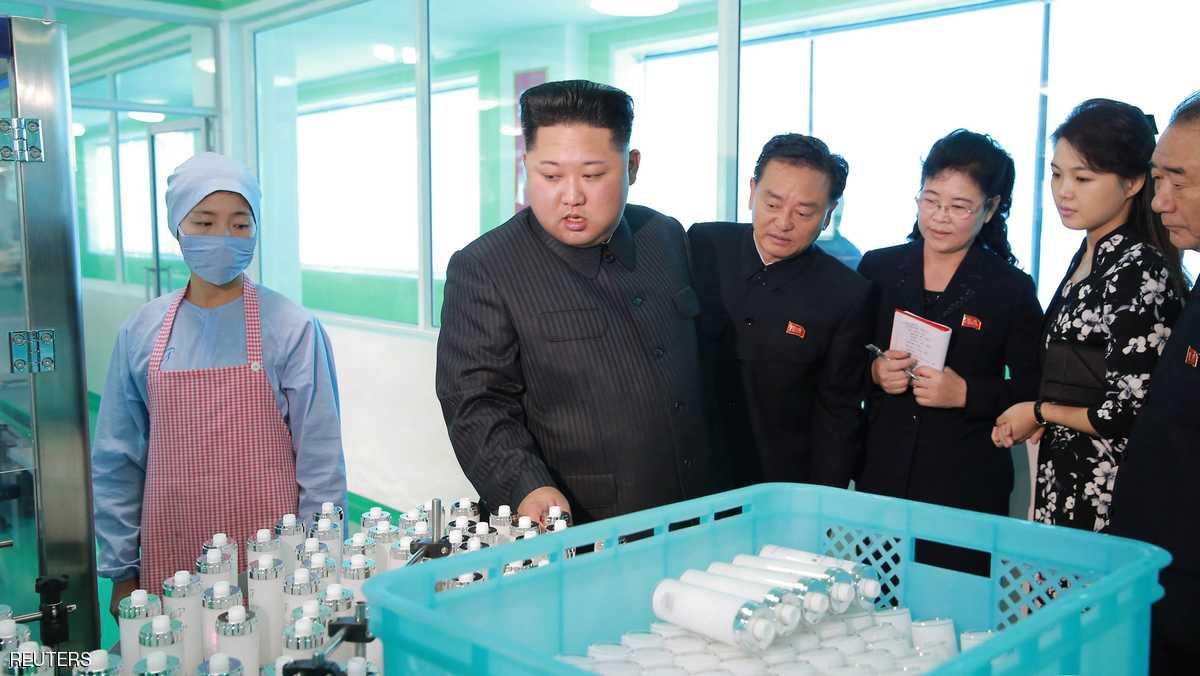صور؛ زعيم كوريا الشمالية في "جولة أنثوية".. وظهور نادر للشريكة