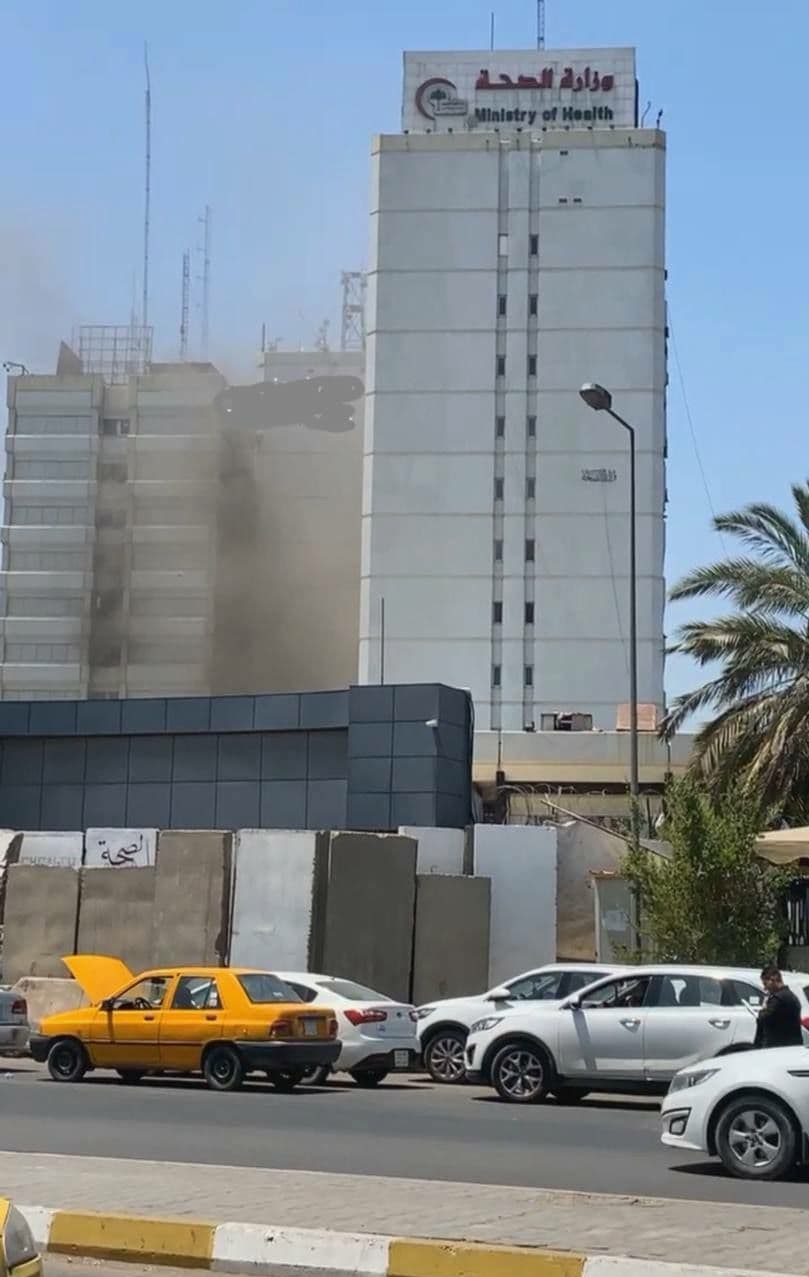 آتش‌سوزی در ساختمان وزارت بهداشت عراق+تصاویر
