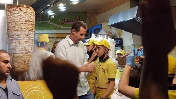 見てください..シリアの大統領と彼の家族はダマスカスの街をツアーします