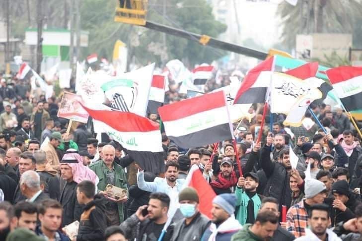 شاهد: حشود عراقية غفيرة تحيي ذكرى استشهاد قادة النصر