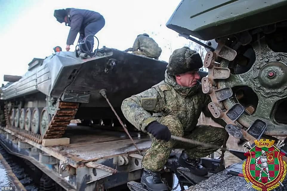 تصاویر تازه از افزایش نیرو در نزدیکی اوکراین و آمادگی برای یک جنگ ۹ ماهه