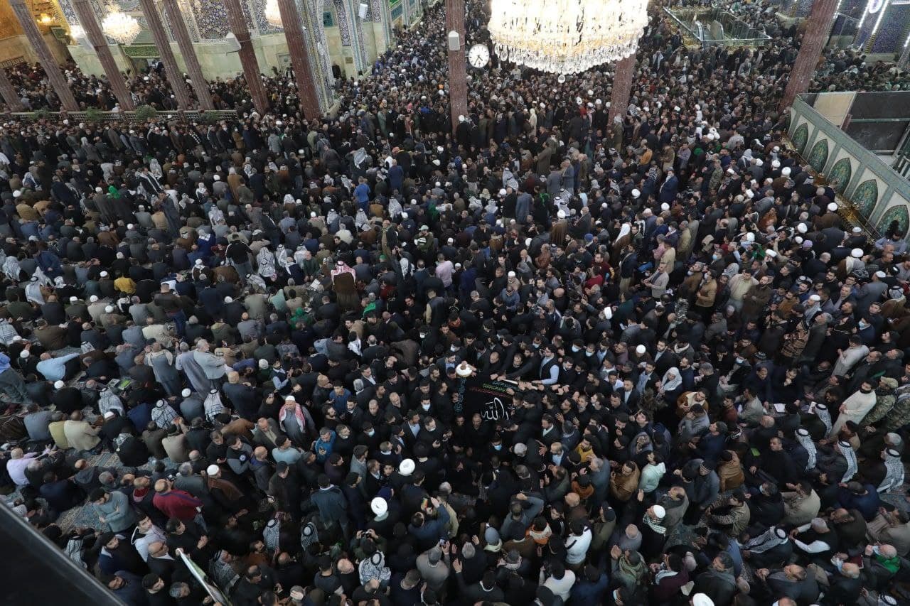 تشييع مهيب لجثمان المرجع كلبايكاني في صحن الإمام الحسين (ع) بكربلاء (فيديو وصور)