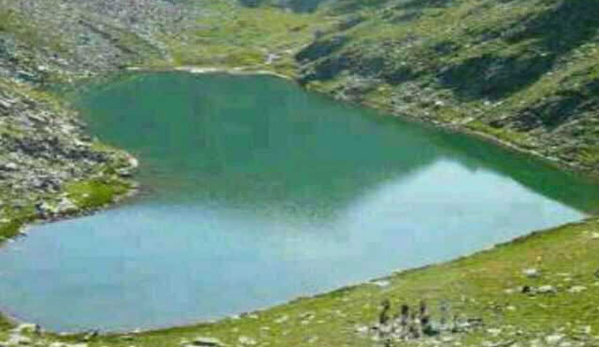  شاهد: بحيرة 'آت كلي' قلبية الشكل بمحافظة أردبيل الايرانية