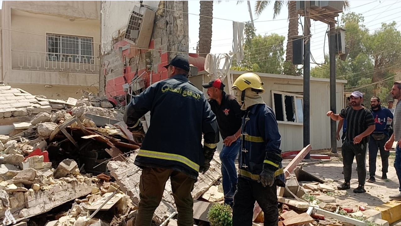 شاهد.. عملية البحث عن ناجين في حادثة انهيار مطعم وسط بغداد