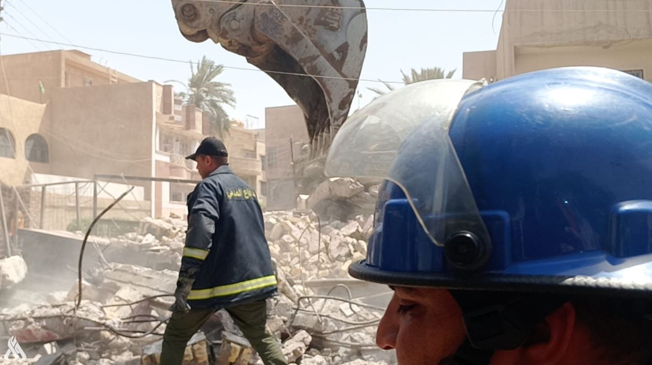 شاهد.. عملية البحث عن ناجين في حادثة انهيار مطعم وسط بغداد