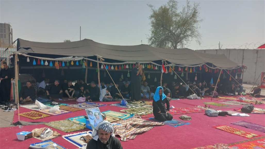بالصور.. استعدادات إقامة الصلاة الموحدة بالقرب من مبنى البرلمان العراقي
