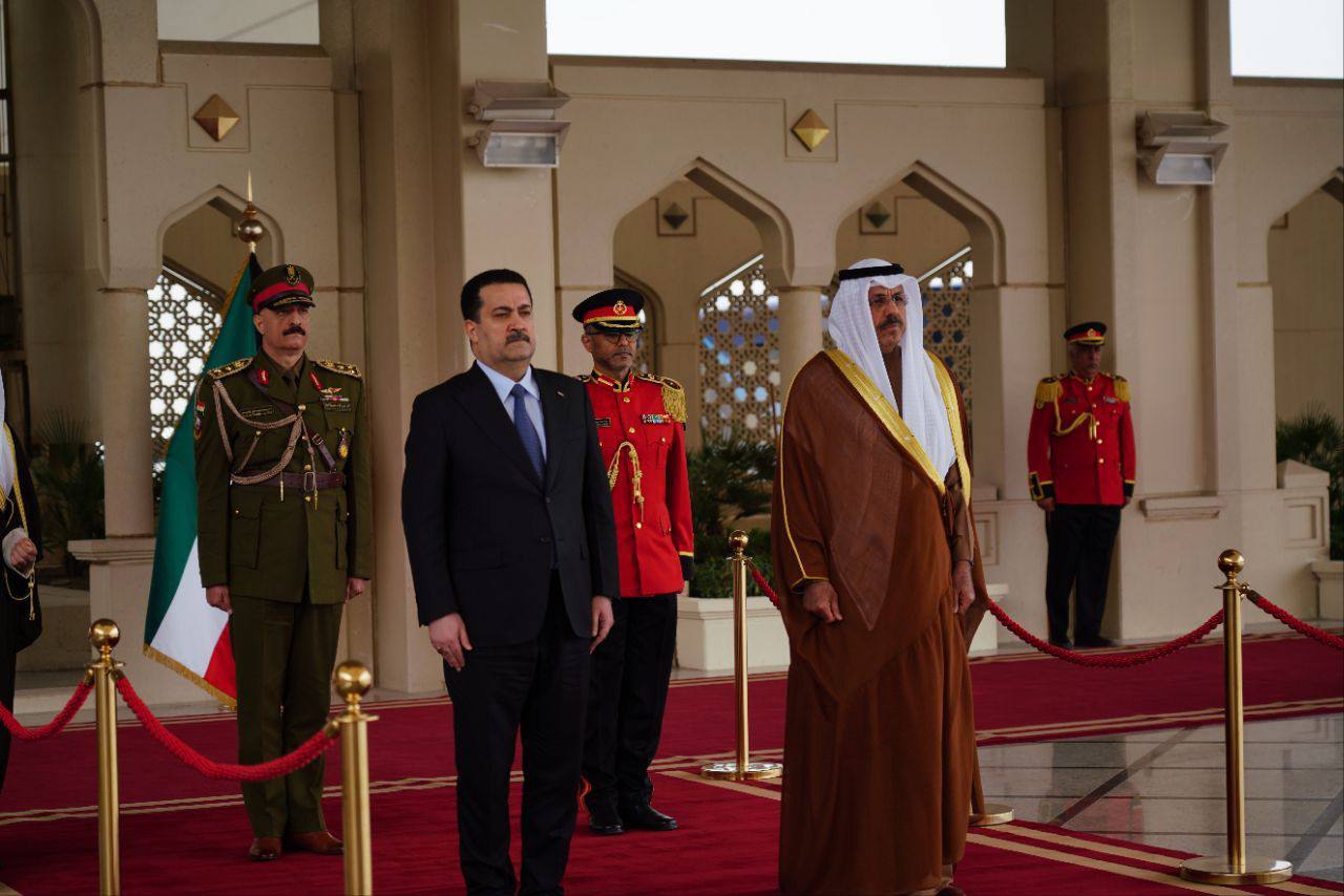 رئيس الوزراء العراقي يصل إلى دولة الكويت + صور
