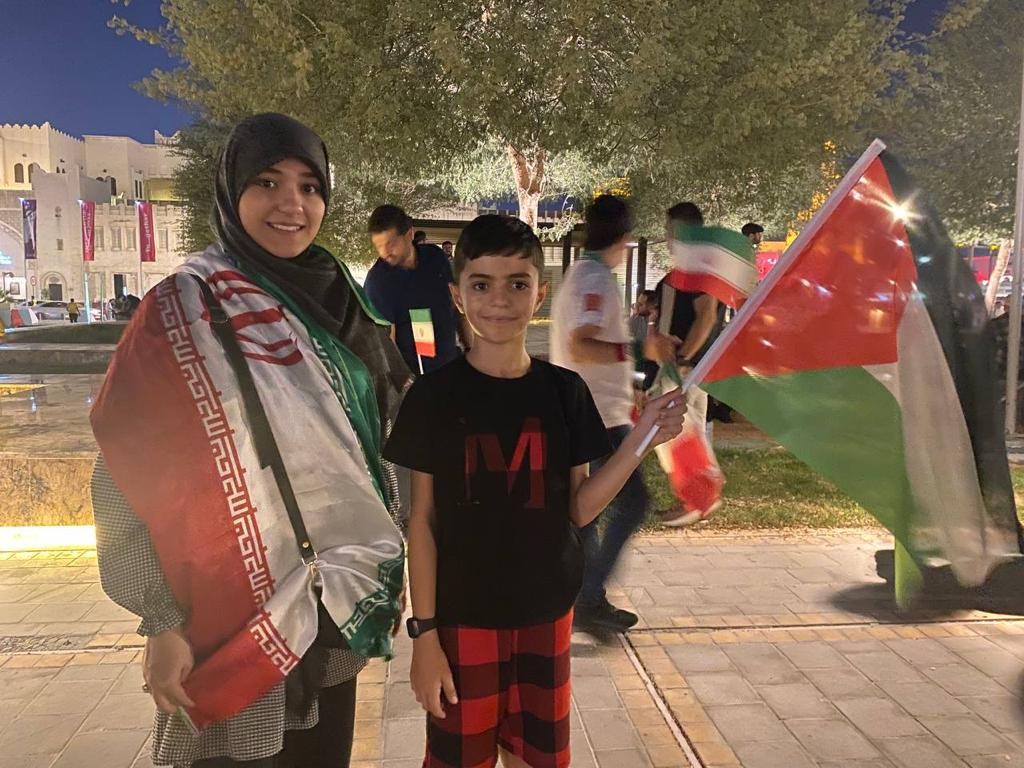الجمهور الفلسطيني يساند شقيقة الايراني لمباراته المرتقبة مع المنتخب الأمريكي + صور