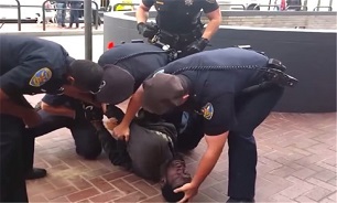 ضرب‌وشتم وحشیانه راننده سیاه‌پوست به دست پلیس آمریکا+عکس