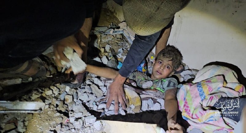 شهداء وجرحى بينهم أطفال جراء قصف طائرات الاحتلال لمنزل بمخيم جباليا شمال قطاع غزة