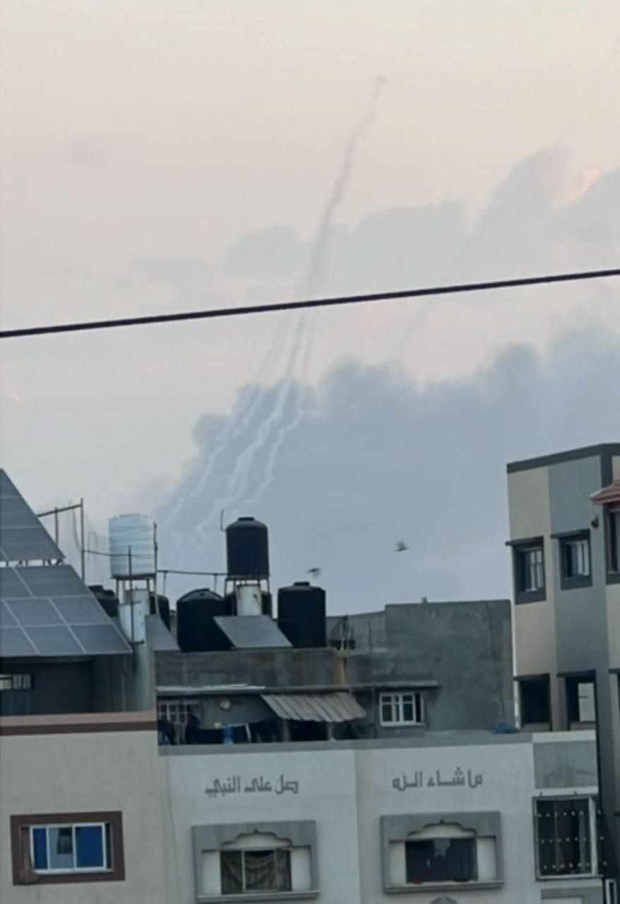 جيش الاحتلال يُطلق قنابل الفسفور في محيط مخيم الشاطئ غرب غزة