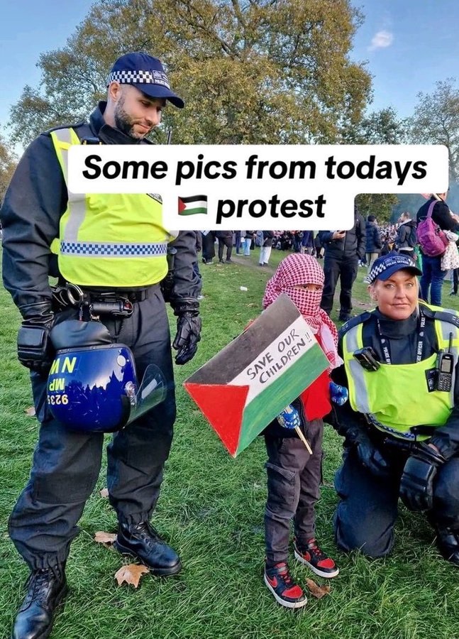 مطالبات بفصل شرطية عن العمل بسبب هذه الصورة.. والشرطة البريطانية ترد