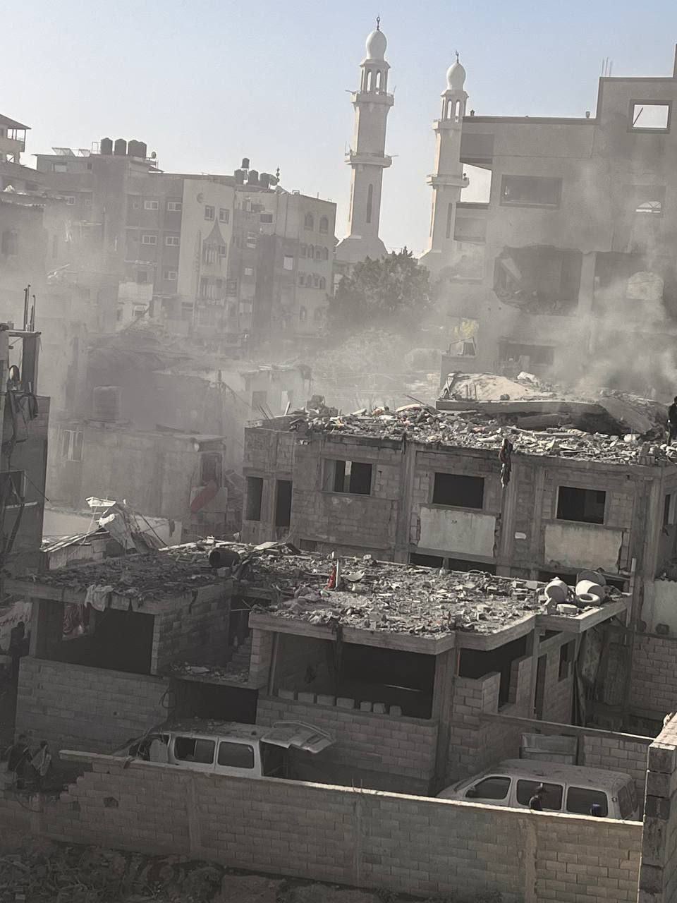  غارة إسرائيلية عنيفة على منزل سكني خلف مقبرة النصيرات