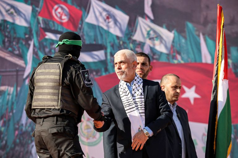 السنوار در انتخابات داخلی جنبش حماس در سال 2012 شرکت کرد و عضویت در دفتر سیاسی جنبش را به دست آورد