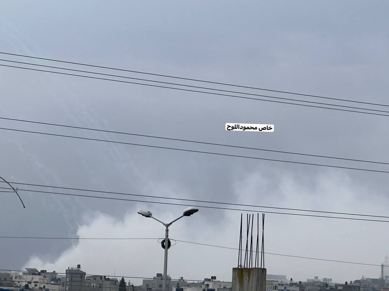 جيش الاحتلال يطلق قذائف دخانية وفسفورية شرقي مخيم البريج
