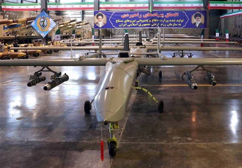 الجيش الإيراني يتسلم مجموعة كبيرة من الطائرات المسيرة الإستراتيجية