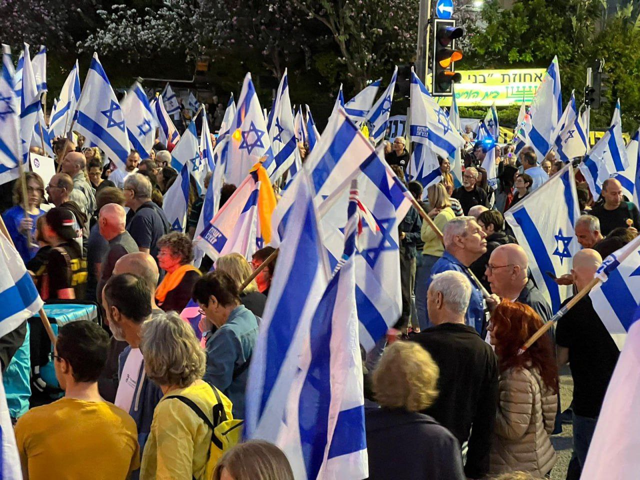 بالفيديو: الآلاف يتظاهرون ضد نتنياهو في حيفا وتل أبيب
