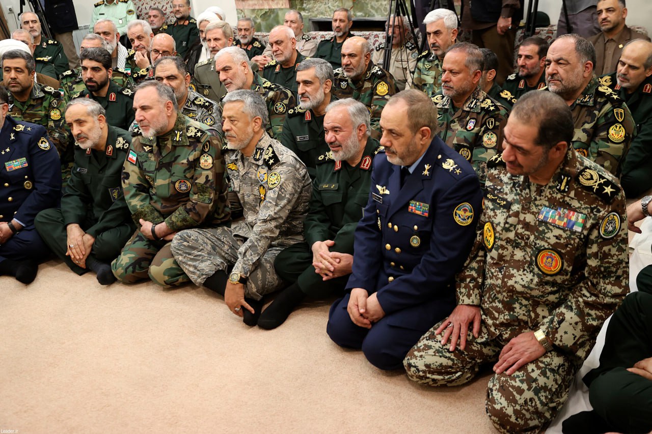 قائد الثورة الاسلامية يثمن الاداء الحكيم للقوات المسلحة في الأحداث الأخيرة