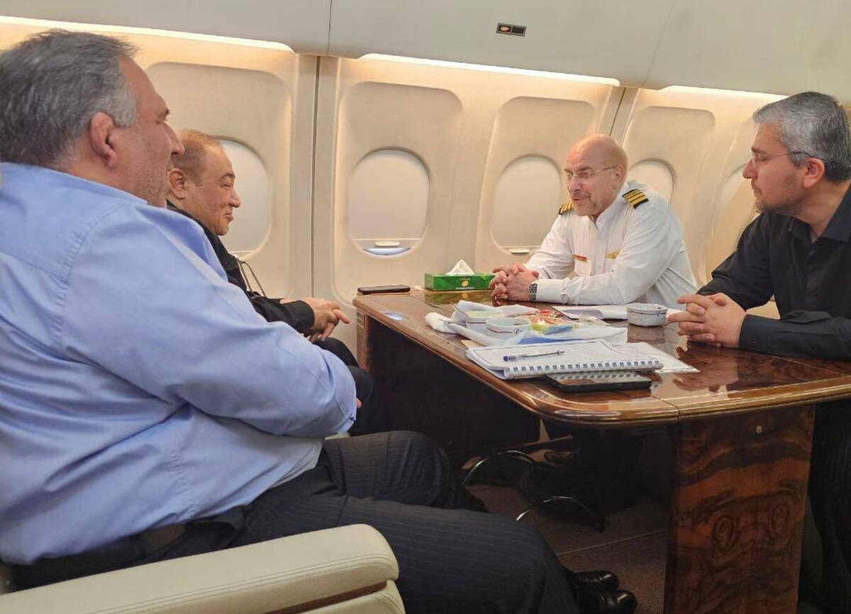 صور/مسؤول ايراني رفيع يقود بنفسه طائرة تقله نحو روسيا!