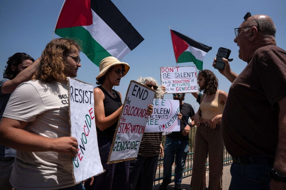 بعد قرصنتها.. السفينة مادلين تصل ميناء أسدود