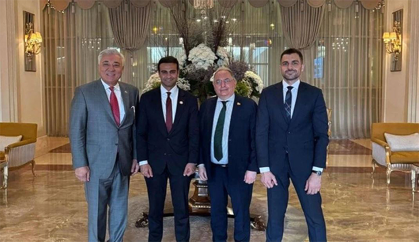 عضو الكونغرس إبراهيم حمادة يلتقي مسؤول الشؤون الأميركية في وزارة الخارجية السورية قتيبة أدلبي ووزير المالية محمد يسر برنية وعضو إدارة «مجلس الأعمال الأميركي السوري» جهاد سلقيني (من الويب)