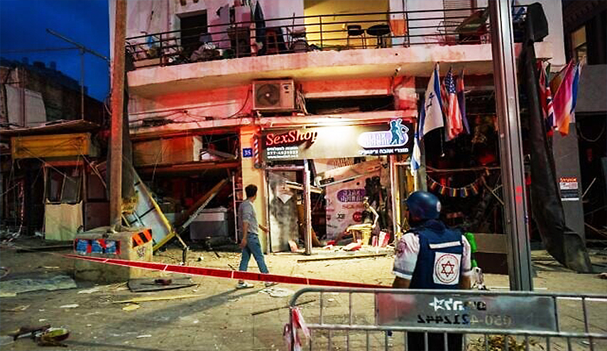 مكان سقوط صاروخ باليستي تم إطلاقه من إيران وتسبب في أضرار في تل أبيب، 16 حزيران 2025